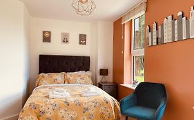 Cheerful 2-Bed Townhouse In Wakefield With Parking